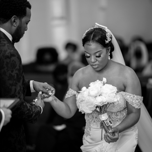 Wedding gown - Picture 3 of 4